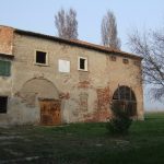 Antica corte agricola con meridiana in via Ramedello